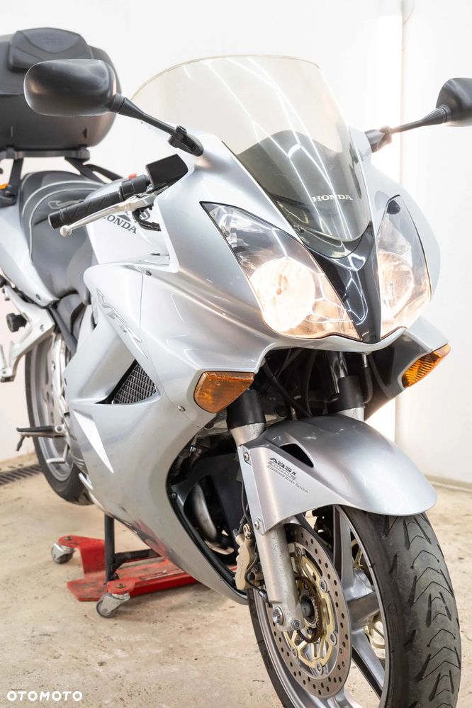 Honda VFR - 14