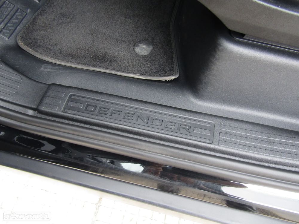 Land Rover Defender 2.0 P300e 110 AWD X-Dynamic SE - 16
