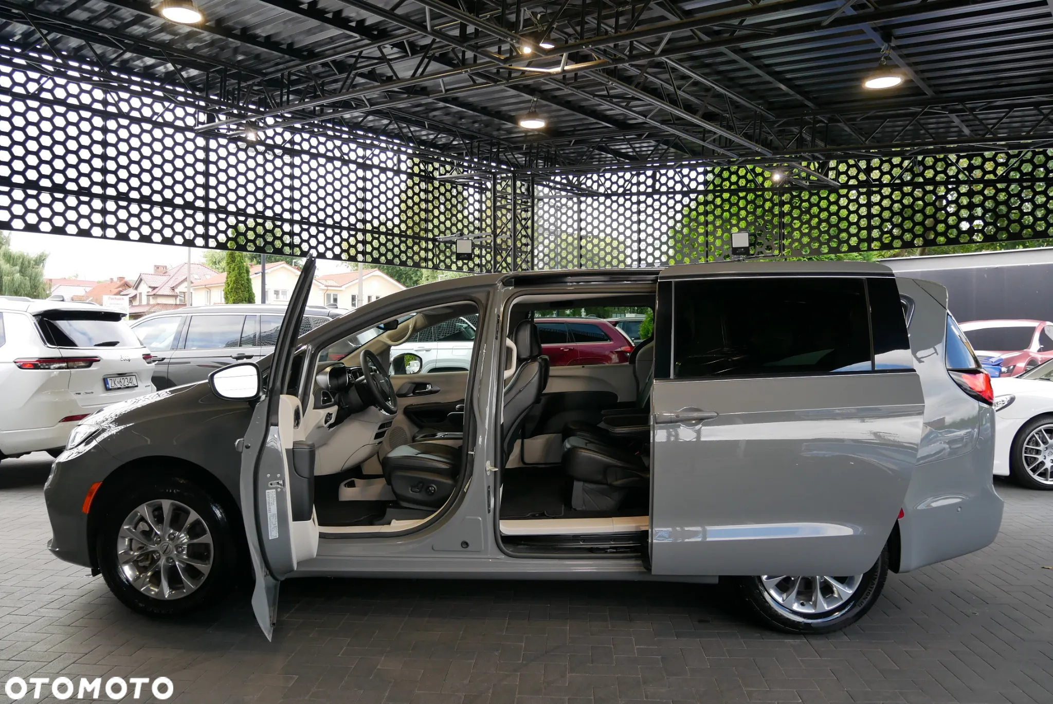 Chrysler Pacifica - 6