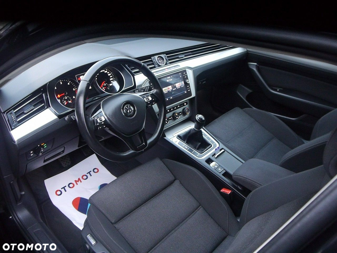 Volkswagen Passat Variant 1.6 TDI (BlueMotion Technology) Comfortline - 24