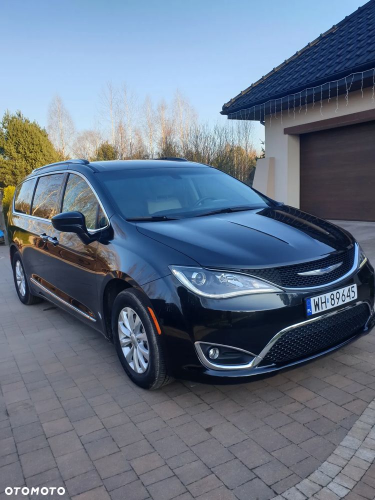 Chrysler Pacifica - 2