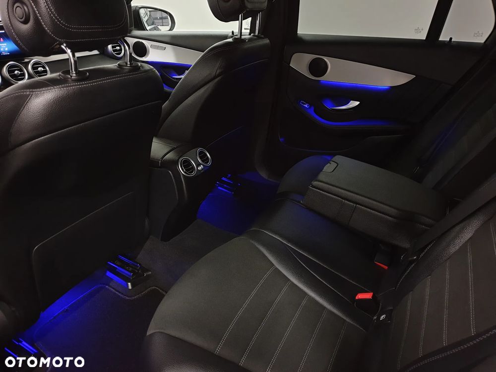 Mercedes-Benz GLC 300 d 4Matic 9G-TRONIC AMG Line Plus - 28