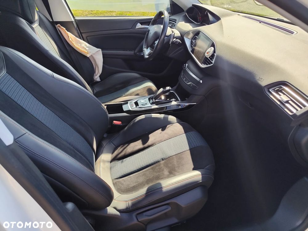 Peugeot 308 1.2 PureTech Allure S&S EAT8 - 11