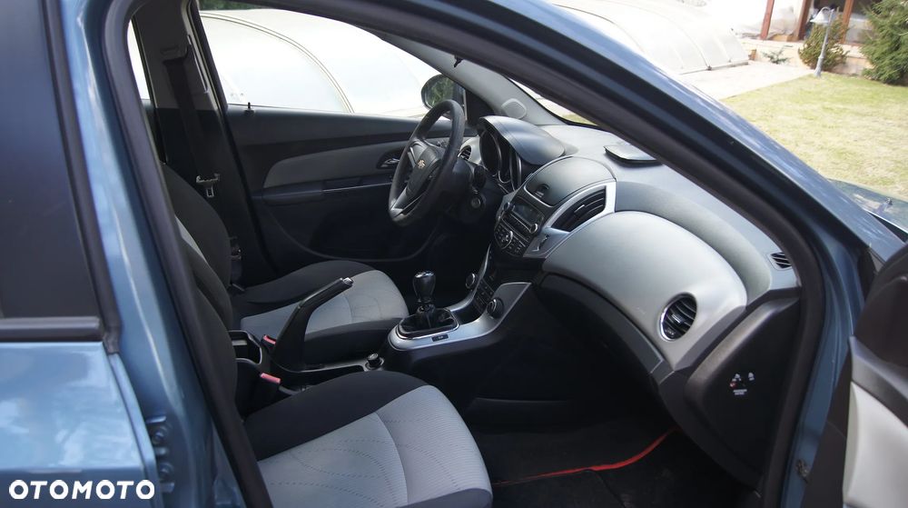 Chevrolet Cruze 1.6 LT - 13