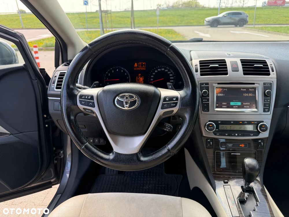 Toyota Avensis 1.8 Sol NAVI MS - 17