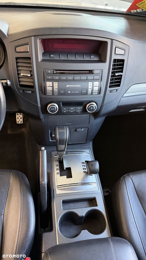 Mitsubishi Pajero 3.8 V6 Instyle - 10