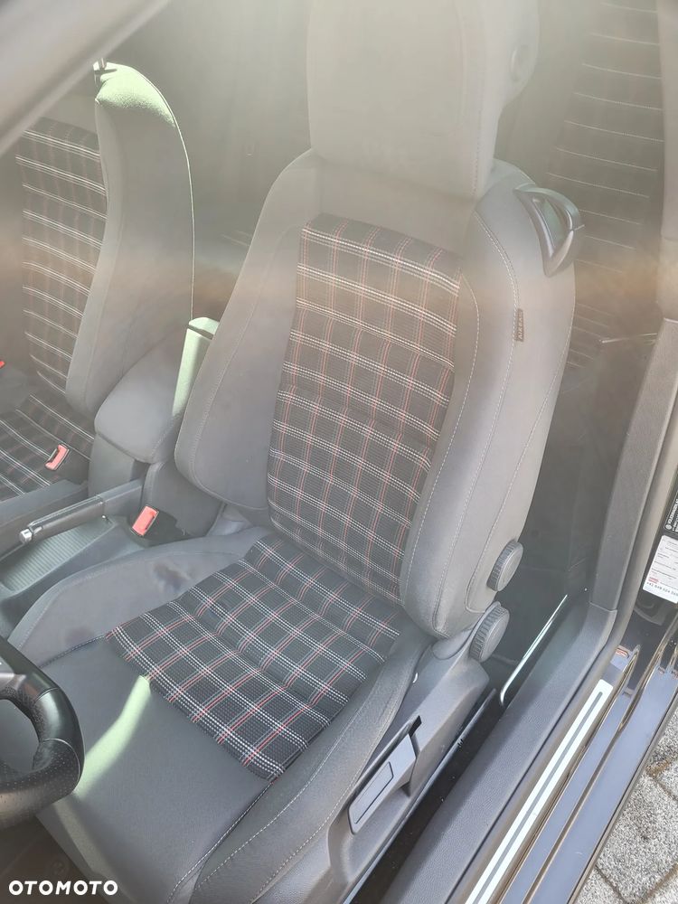 Volkswagen Golf 2.0 GTI - 11