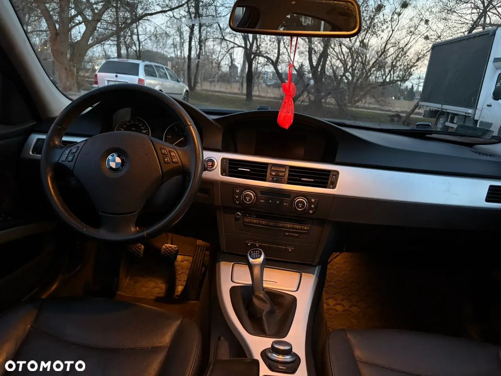 BMW Seria 3 325d - 14