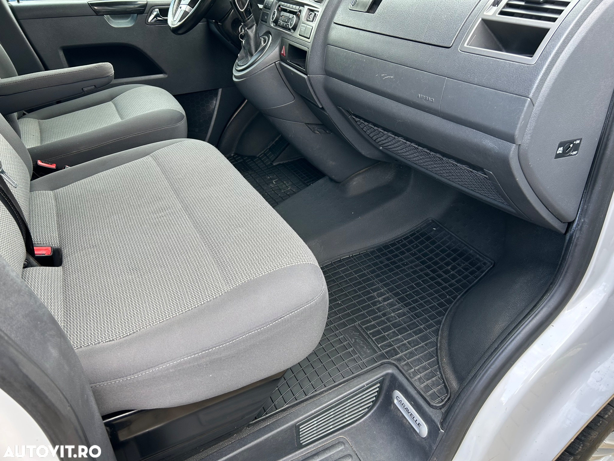 Volkswagen Caravelle - 20
