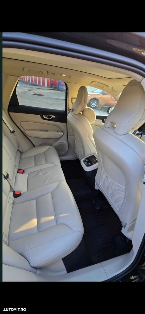 Volvo XC 60 B5 MHEV AT8 AWD Momentum Pro - 7