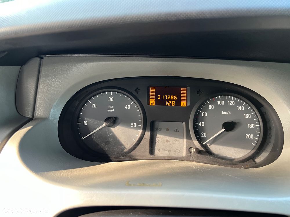 Opel Vivaro - 38