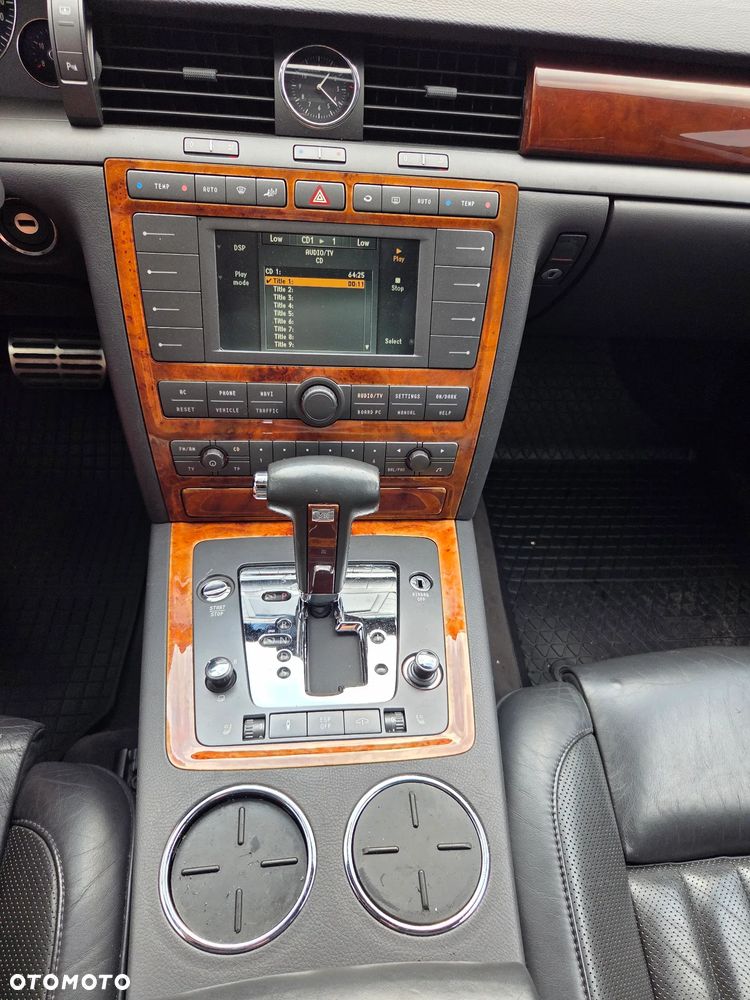 Volkswagen Phaeton 4.2 V8 4MOTION Automatik (5 Sitzer) - 19