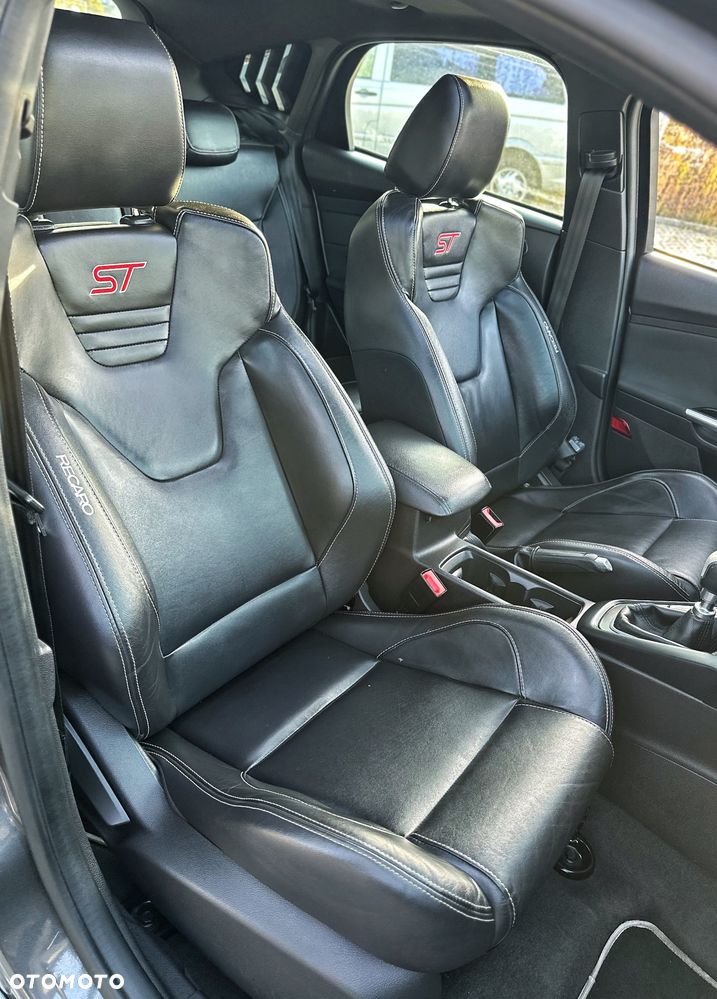 Ford Focus 2.0 EcoBoost ST - 37