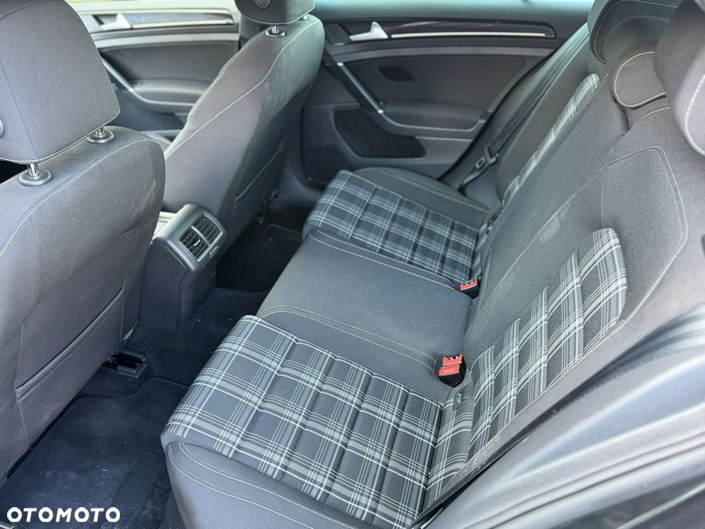 Volkswagen Golf - 18