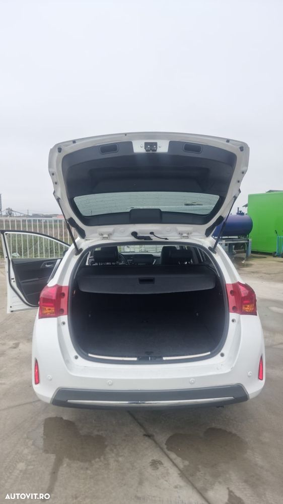 Toyota Auris 1.8 L VVT-i TS Hybrid Sol+ - 6