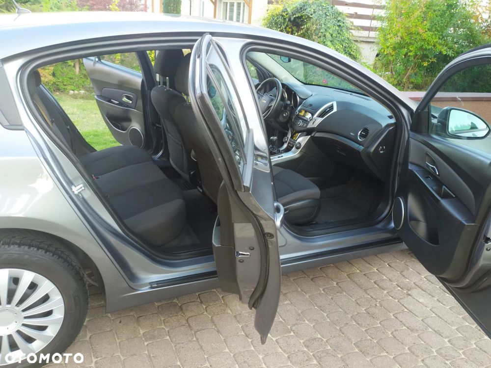 Chevrolet Cruze - 35
