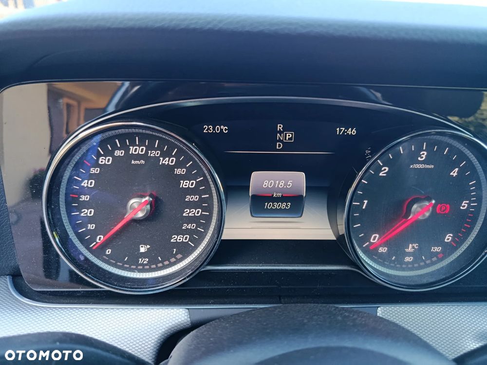 Mercedes-Benz Klasa E 220 d 9G-TRONIC - 32