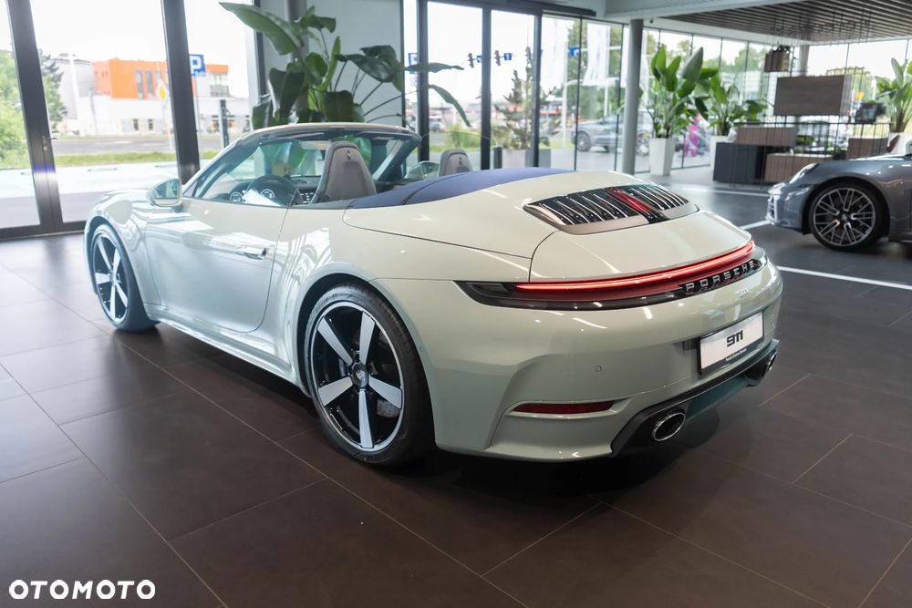 Porsche 911 Carrera 4S - 35
