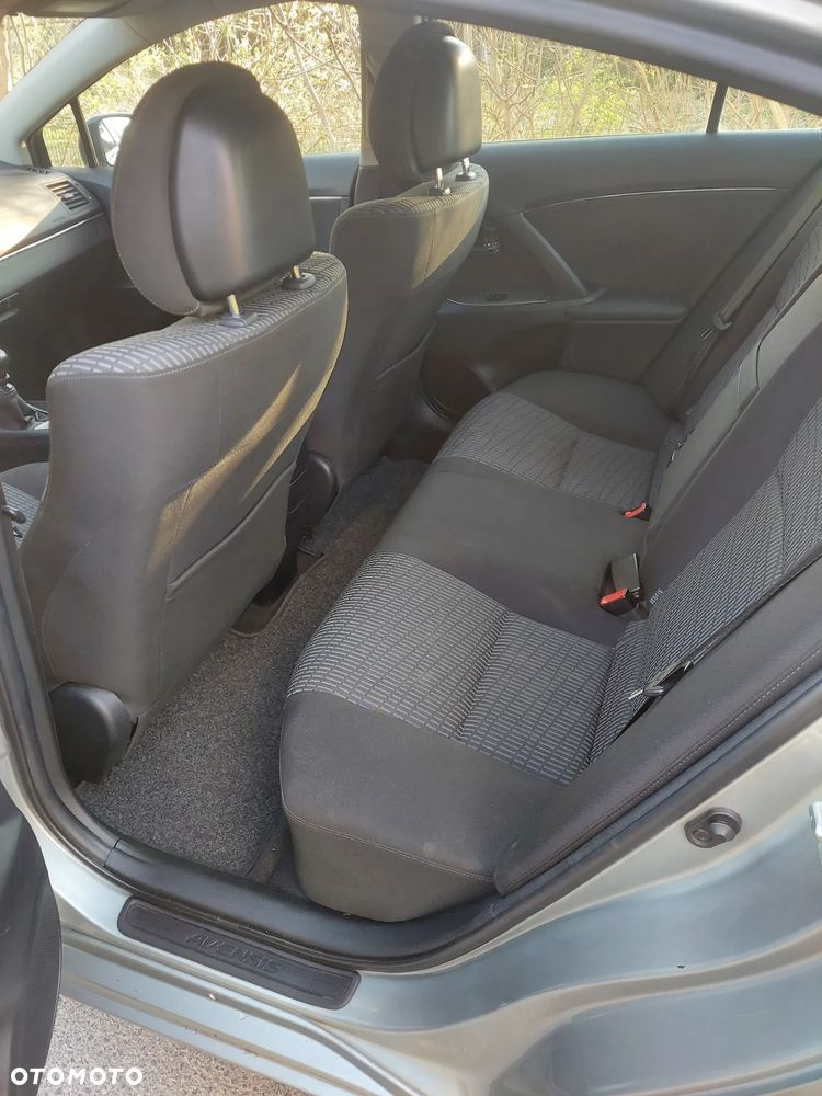 Toyota Avensis 1.6 Sol - 6