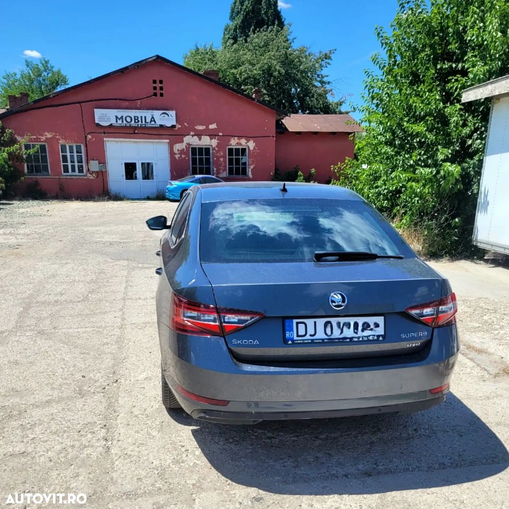 Skoda Superb 2.0 TDI DSG 4X4 Laurin & Klement - 4