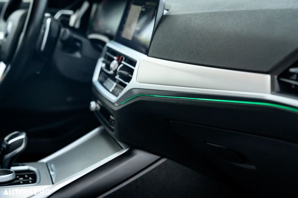 BMW Seria 3 330i AT - 19