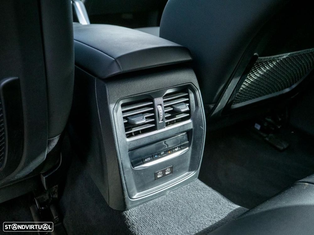 BMW i4 eDrive35 Desportiva M - 30