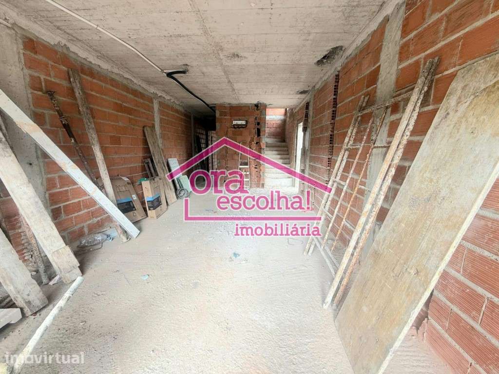 Oportunidade Moradia Geminada em Fernão Ferro de 4 Assoalhadas. - Grande imagem: 4/9