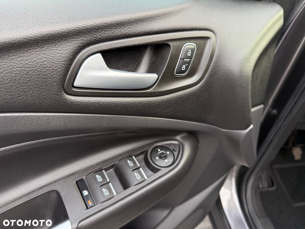 Ford Kuga 1.5 EcoBoost 2x4 Titanium - 21