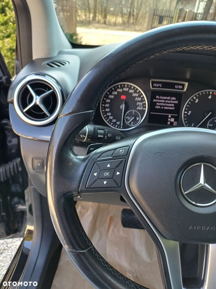 Mercedes-Benz Klasa B 180 CDI (BlueEFFICIENCY) 7G-DCT - 31