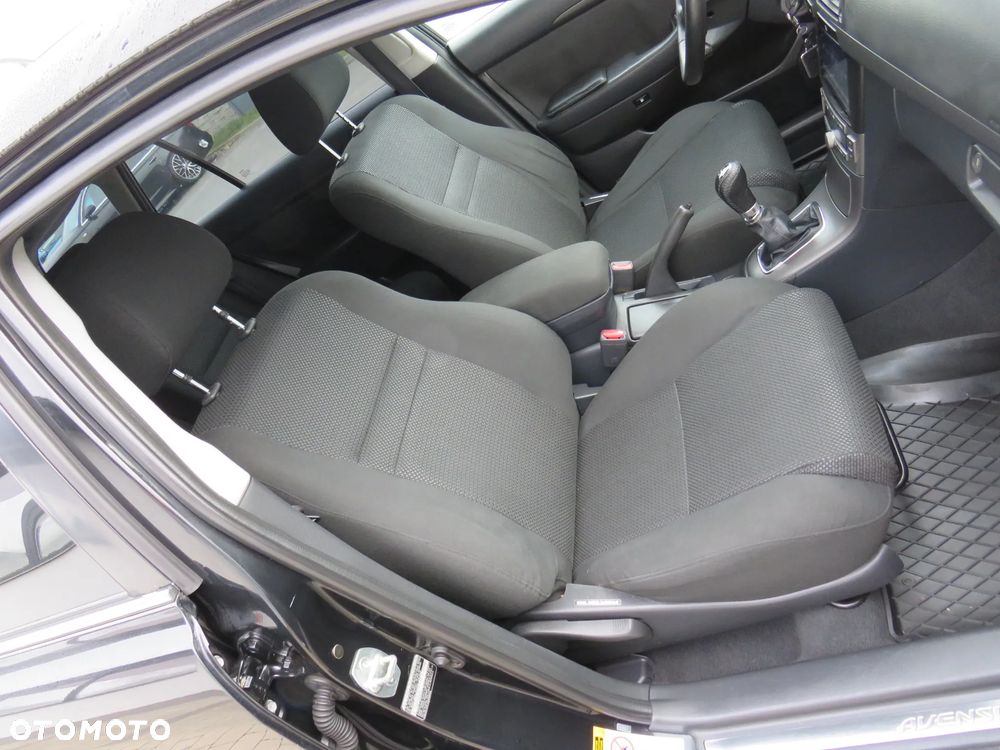Toyota Avensis 2.0 D-4D Combi - 37