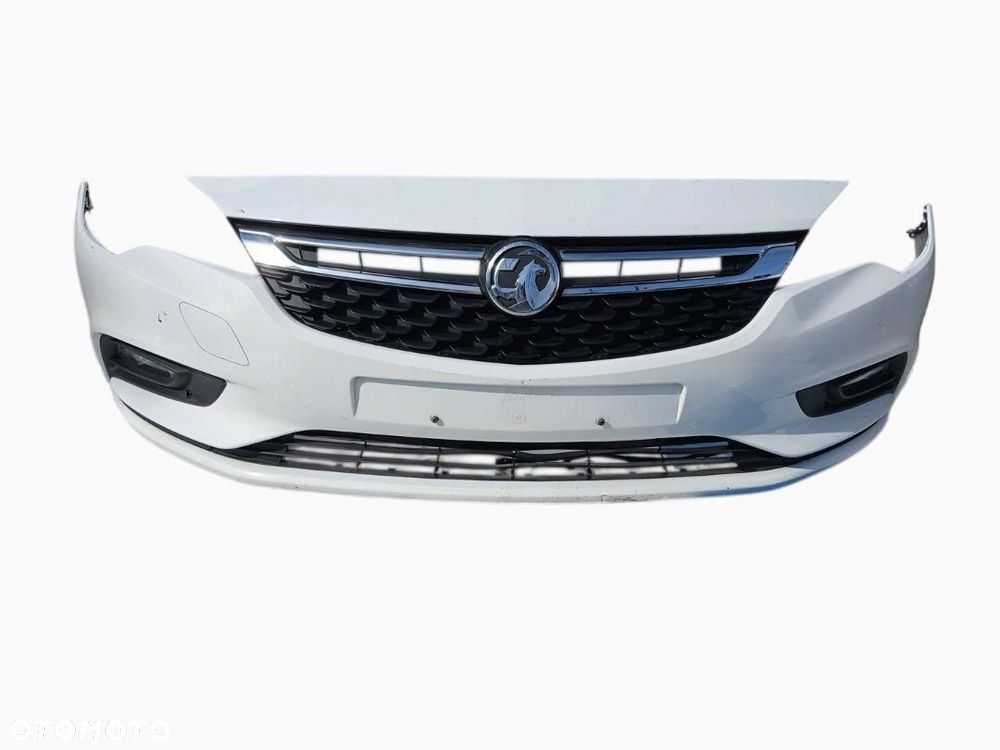 ZDERZAK PRZÓD PRZEDNI  OPEL ASTRA K V 15-19r. BIAŁY Z HALOGENAMI 39151025
