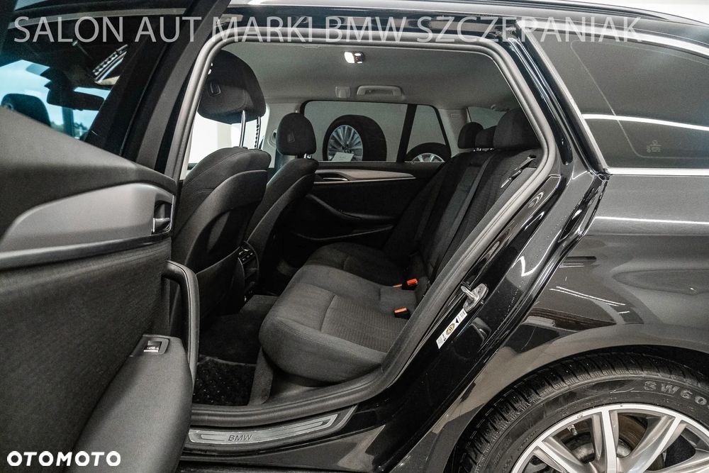 BMW Seria 5 520d xDrive - 24
