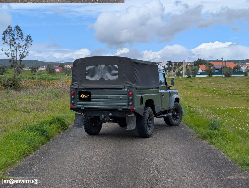 Land Rover Defender - 4