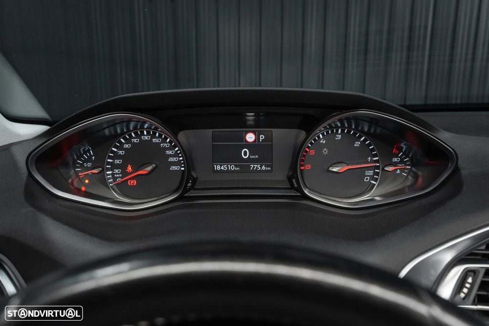 Peugeot 308 BlueHDi 130 EAT8 Allure - 13