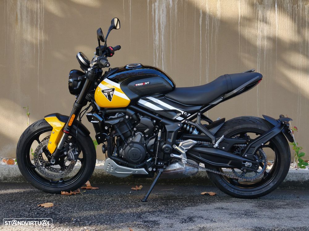 Triumph Trident 660 Cosmic Yellow - 12