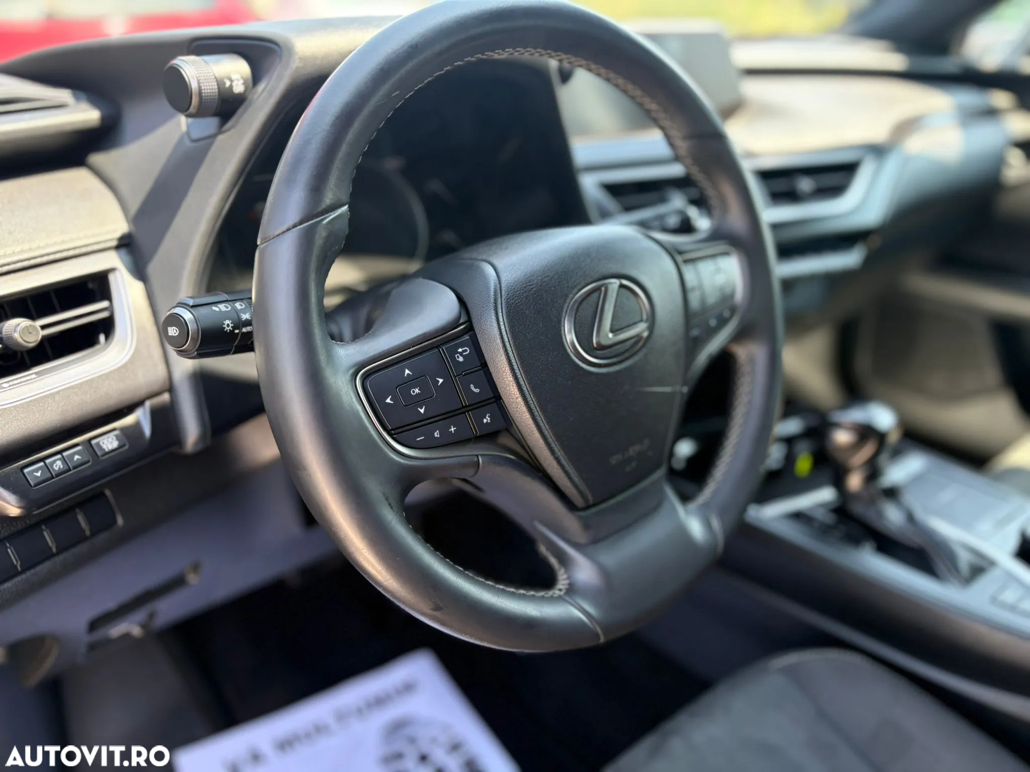 Lexus UX 250h 2.0L HEV 20H- (178 HP) 4X2 CVT Business - 24
