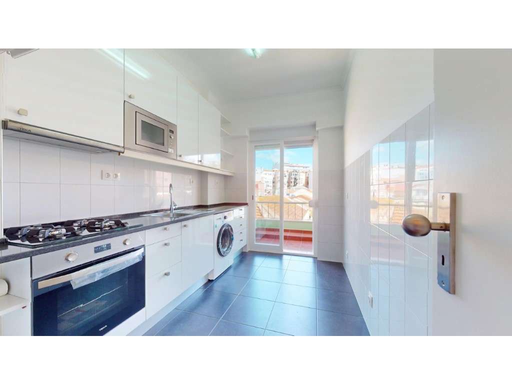 Apartamento T2 remodelado | Alcântara