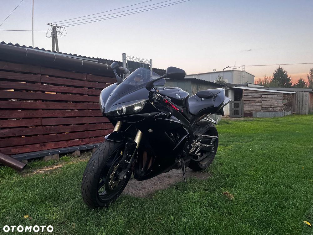 Yamaha R1 - 1
