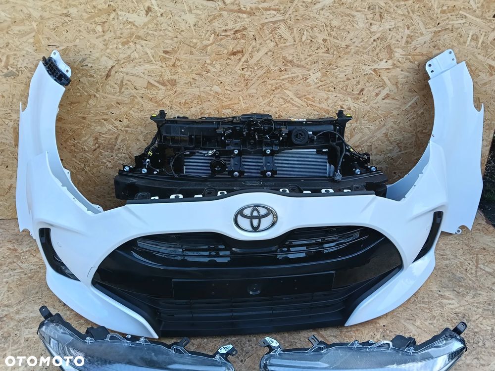zderzak pas przedni belka błotnik chłodnice lampy Toyota Yaris IV 1.5 Hybrid - 6
