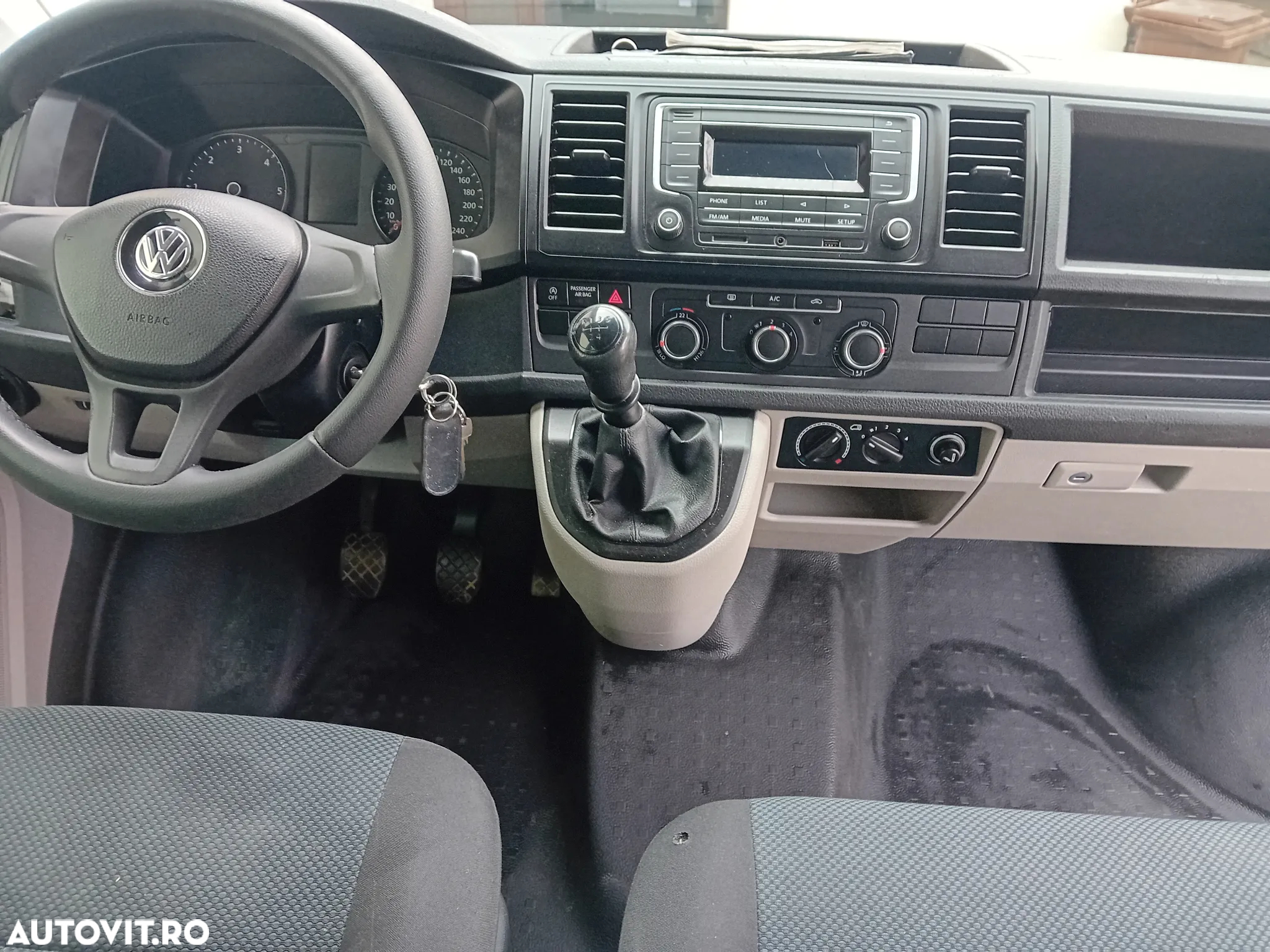 Volkswagen Transporter Kombi T6 2.0 TDI 75 kW KR - 9