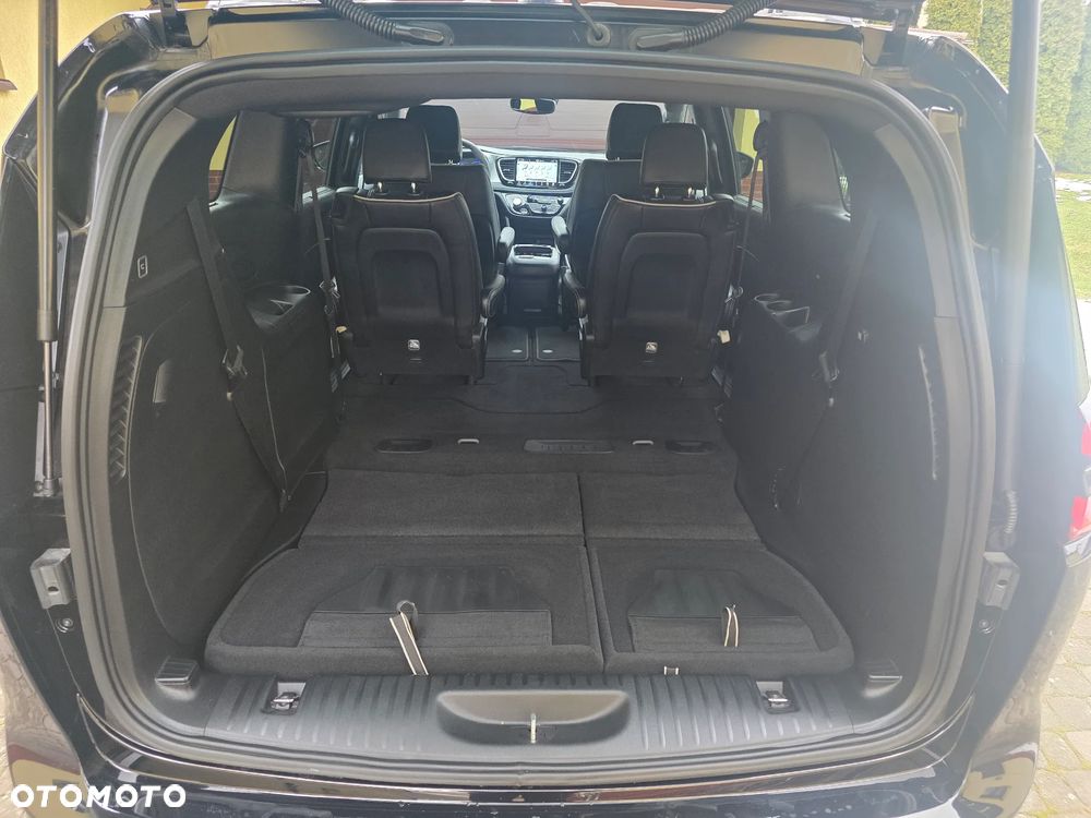 Chrysler Pacifica - 23