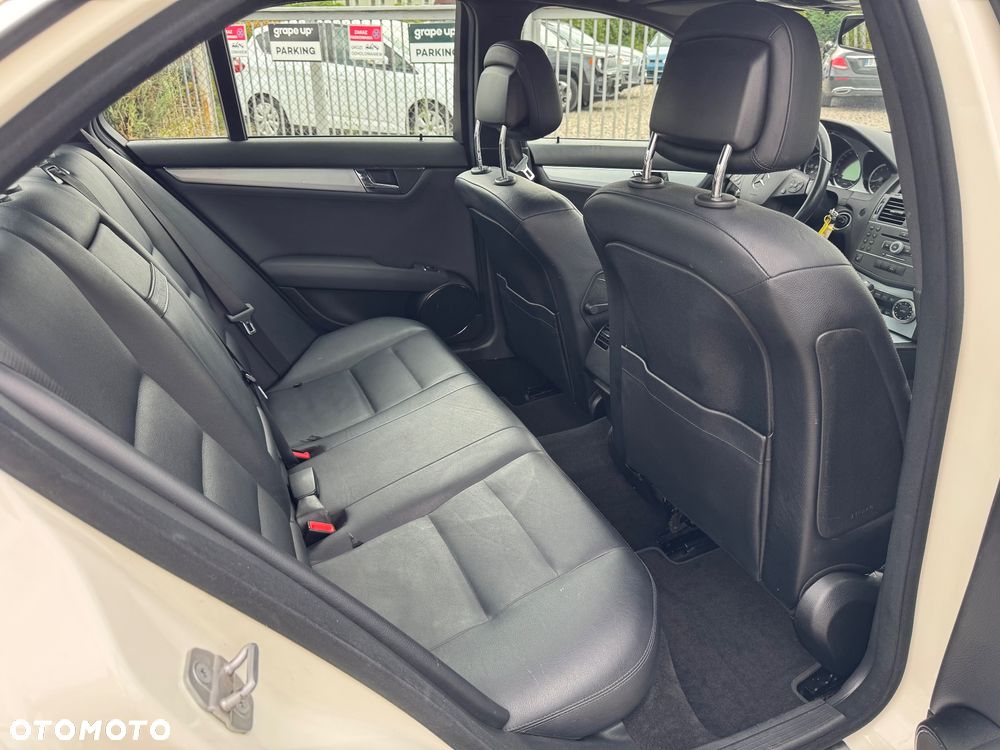 Mercedes-Benz Klasa C 300 T 7G-TRONIC Avantgarde - 28