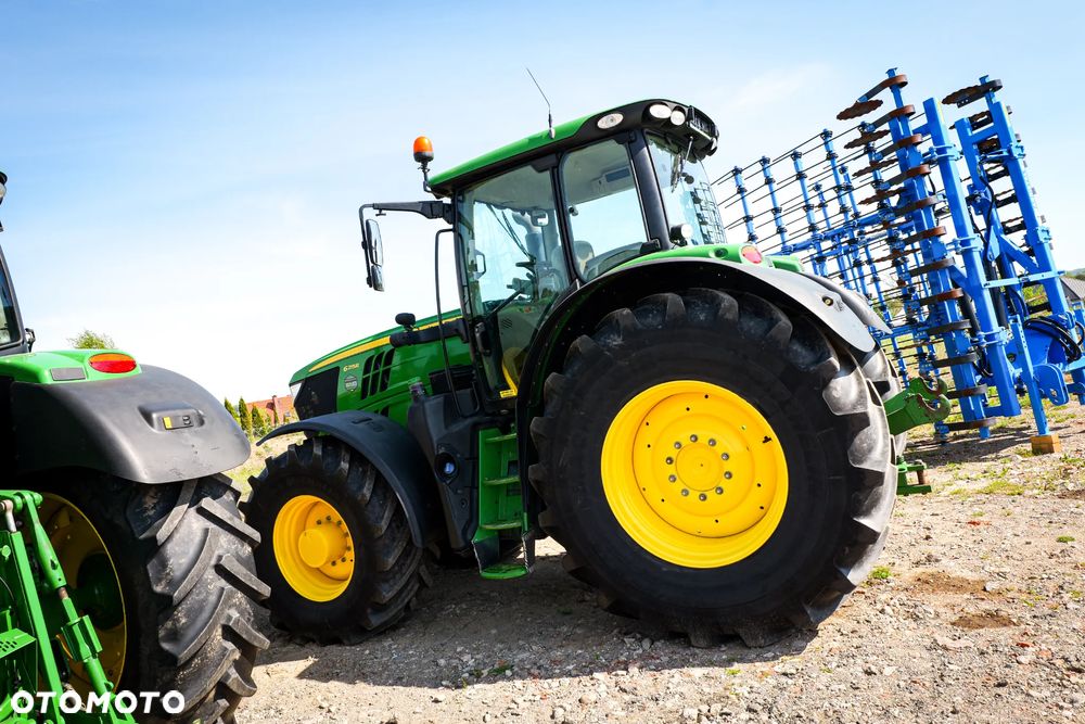 John Deere 6215R - 2