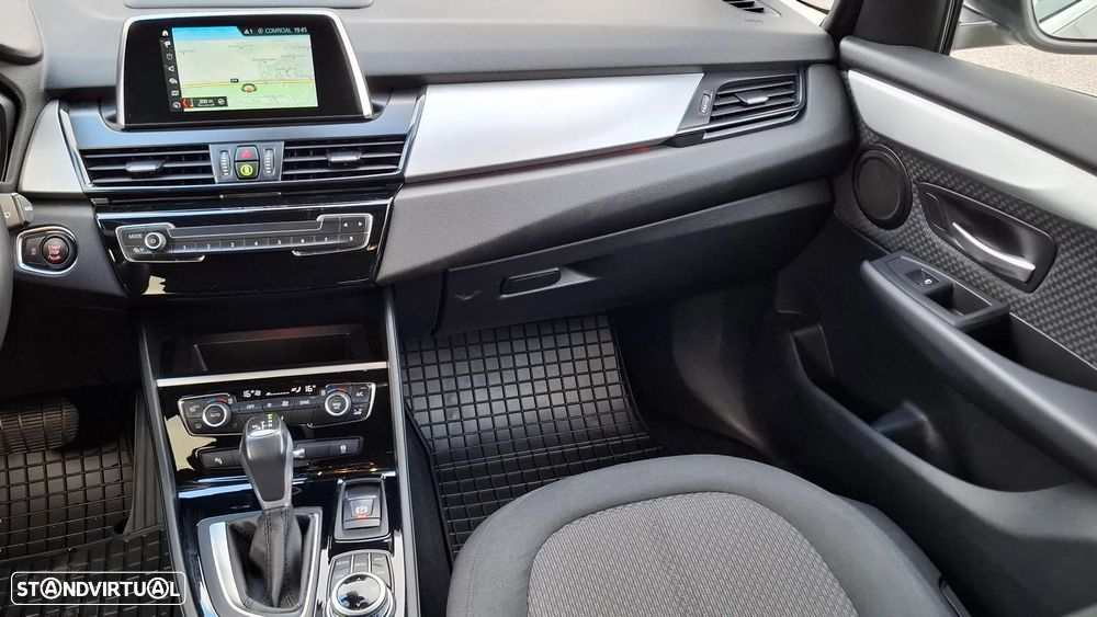 BMW 218 Active Tourer i Line Luxury Auto - 17