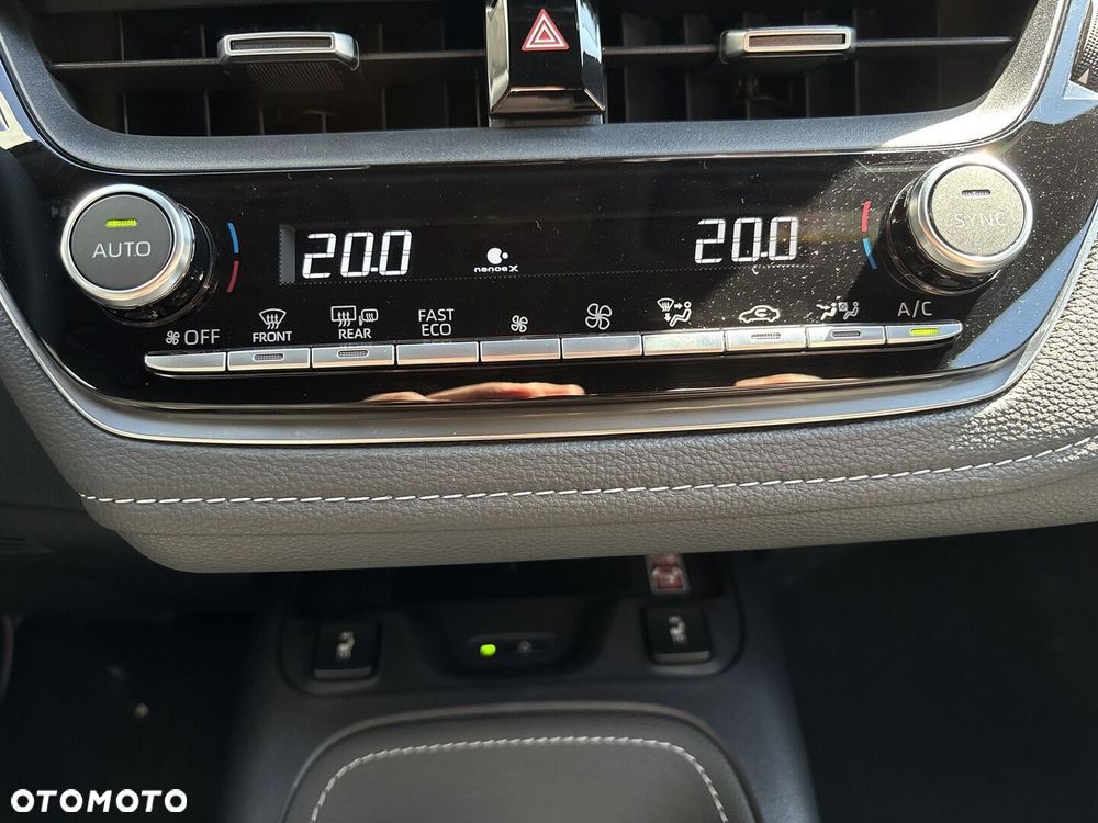Toyota Corolla 1.8 Hybrid Style - 18