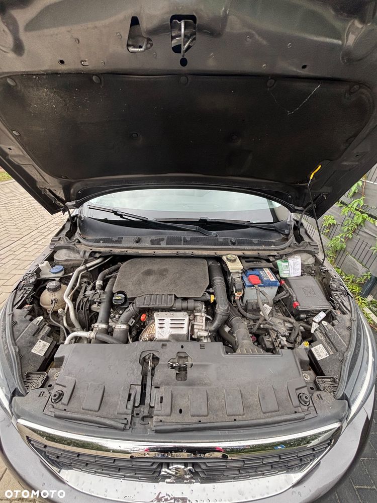 Peugeot 308 1.2 PureTech Active S&S EAT6 - 10