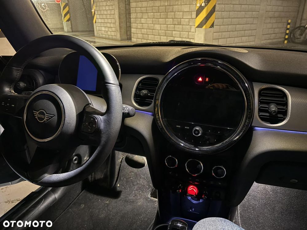 MINI Cooper Essential Trim - 25