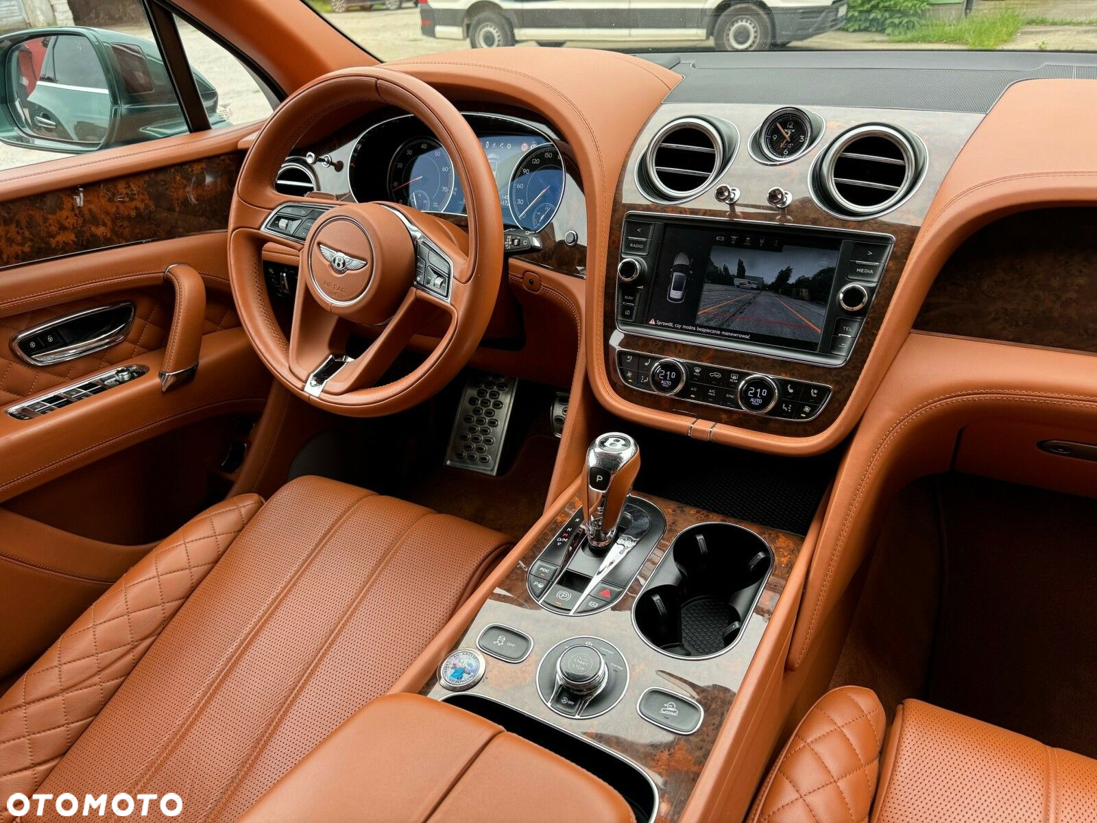 Bentley Bentayga - 17