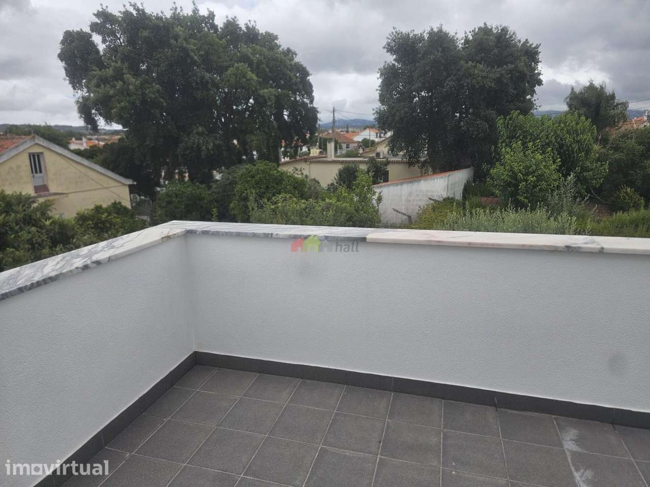 Moradia T5 isolada com 4 suítes, piscina, garagem e jardim - Grande imagem: 3/36