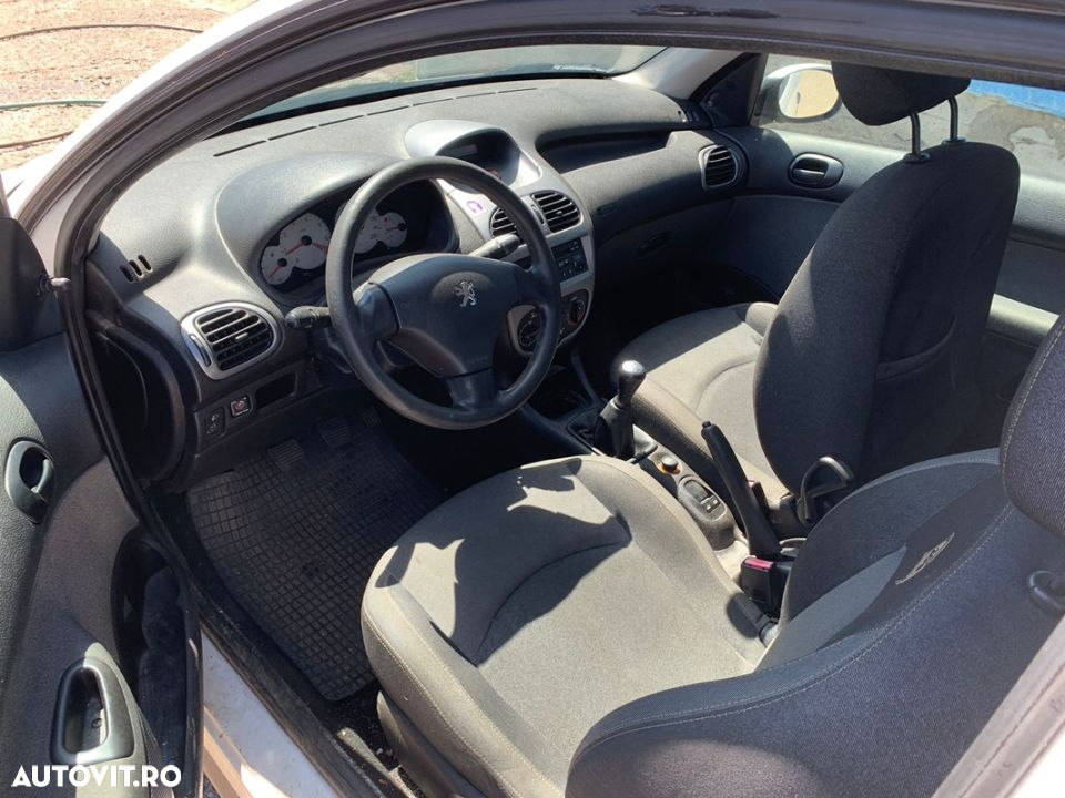 Dezmembrez piese Peugeot 206 - 3